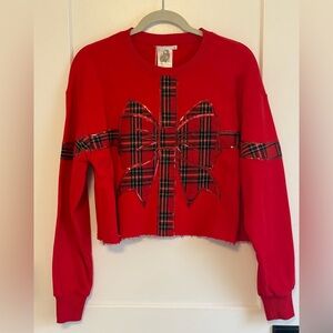 QUEEN OF SPARKLES Christmas Holiday Bow Wrapped Cropped Sweatshirt Red Small